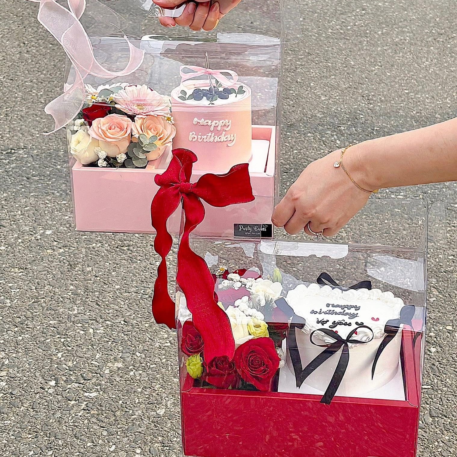 Hộp 2 Ngăn Bánh Và Hoa ( Trắng Love )