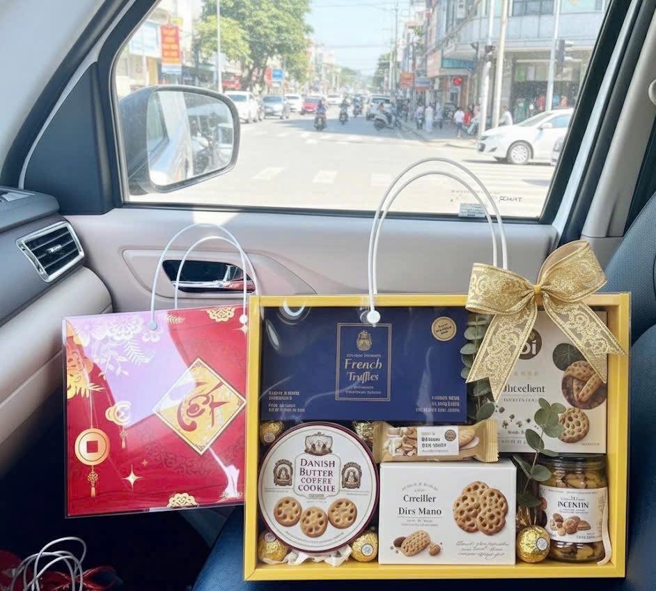 Hộp Mica Vali Quà Tết Đỏ