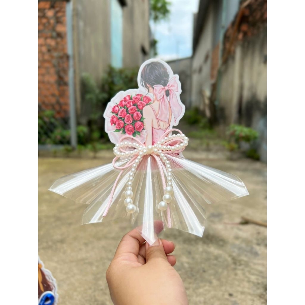 MIKA TIỀN