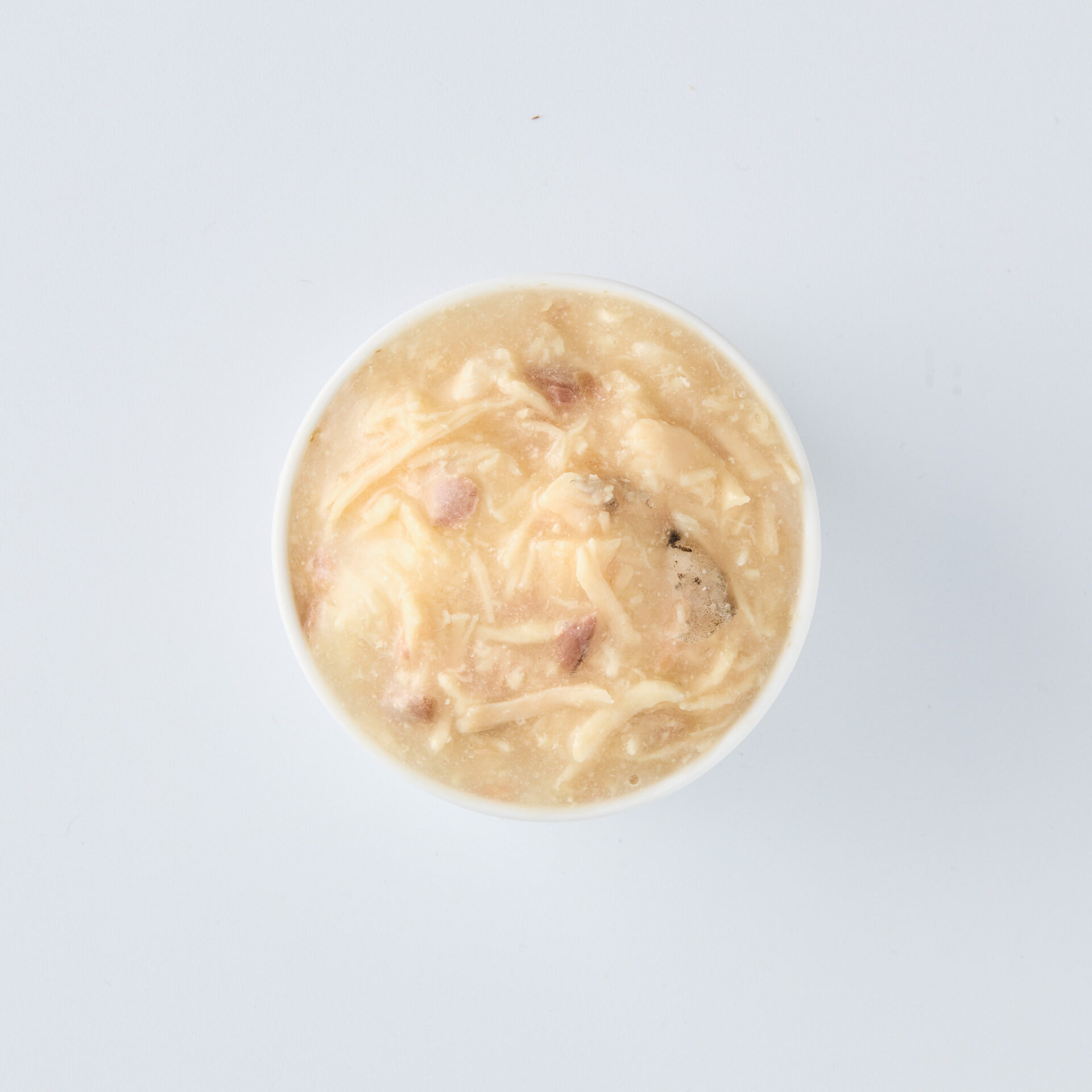 Pate Cho Mèo PRAMY CARNIVORE Vị Gà Topping Cá Hồi Dạng Sốt Gravy 70g