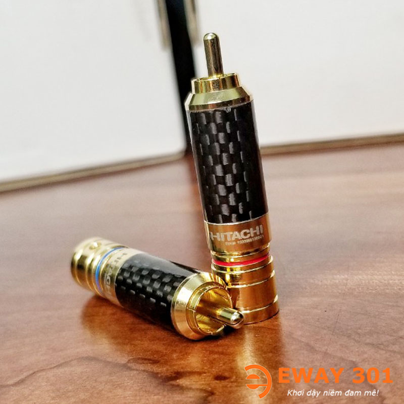 Một Chiếc Giắc Av Hitachi Khóa Ren Bọc Carbon