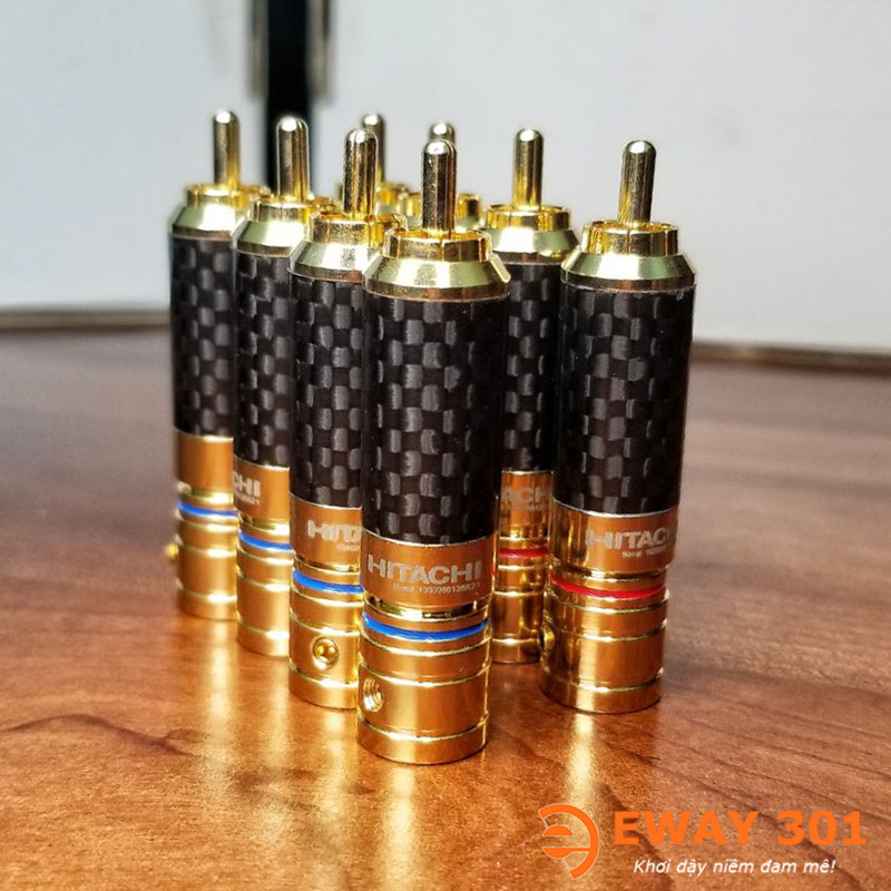 Một Chiếc Giắc Av Hitachi Khóa Ren Bọc Carbon