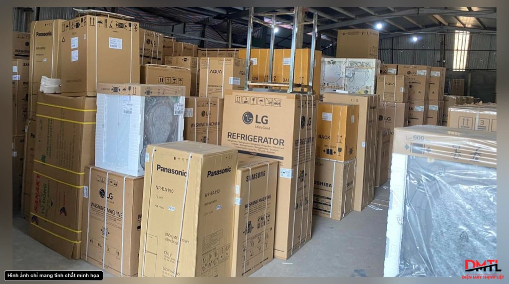 Phụ kiện thiết bị điện máy được kiểm đếm sau khi nhận hàng