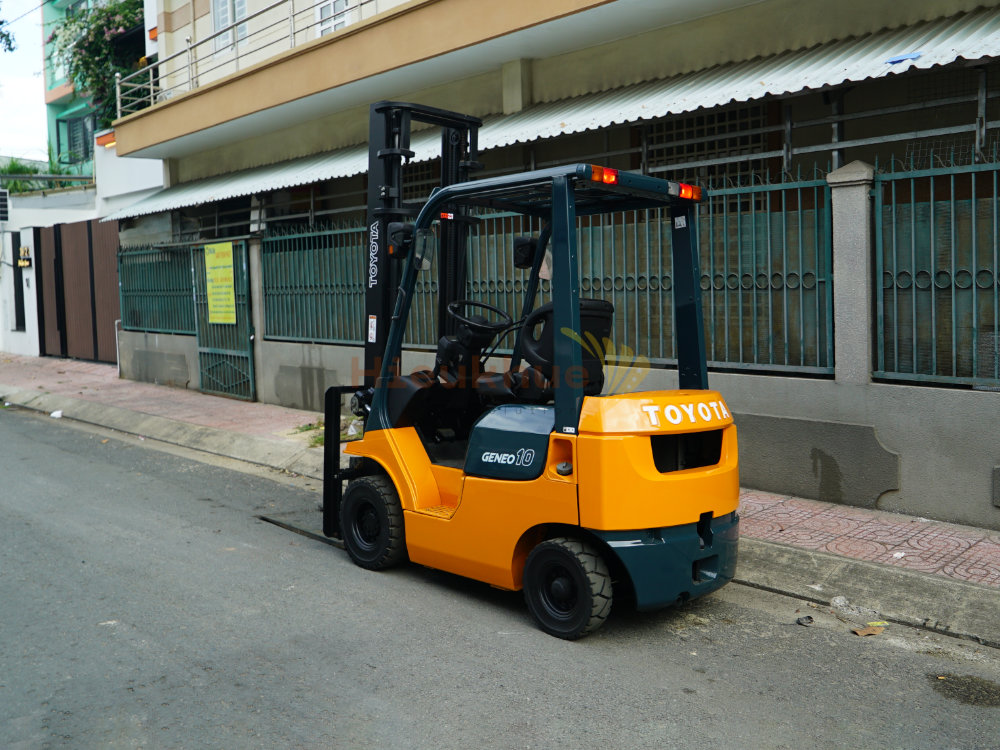 Xe nâng xăng TOYOTA 7FG10 năm 2005, nâng cao 4m