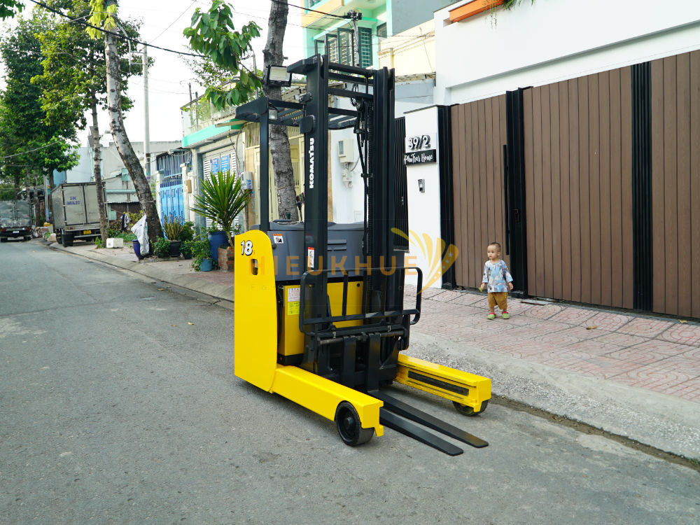 Xe nâng điện đứng lái KOMATSU FB18RL-15