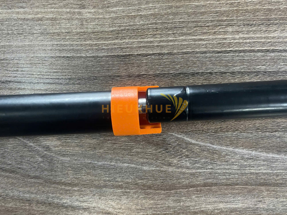 Ty giữ nắp capô xe nâng