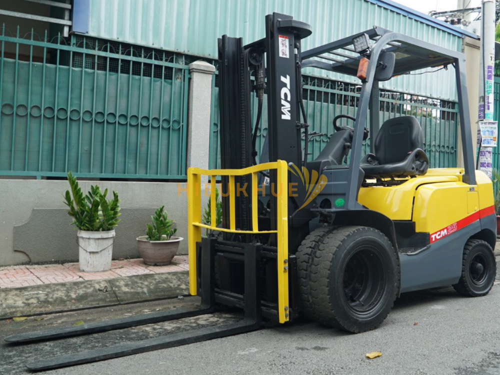 Xe nâng dầu TCM FD25T3