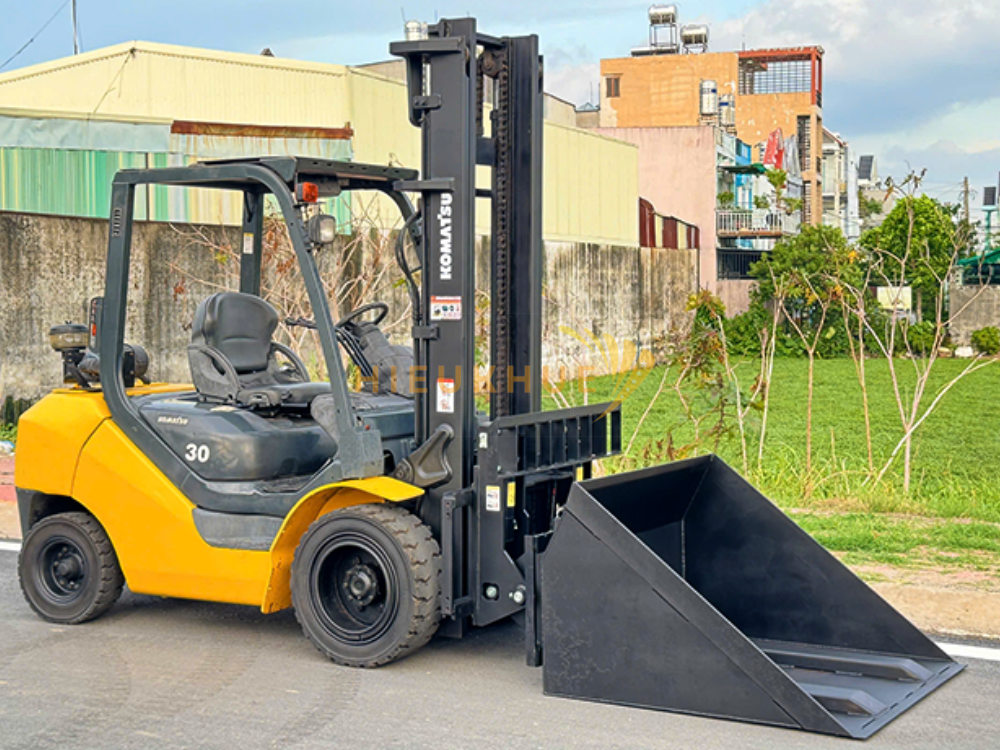 Xe nâng dầu KOMATSU FD30T-17