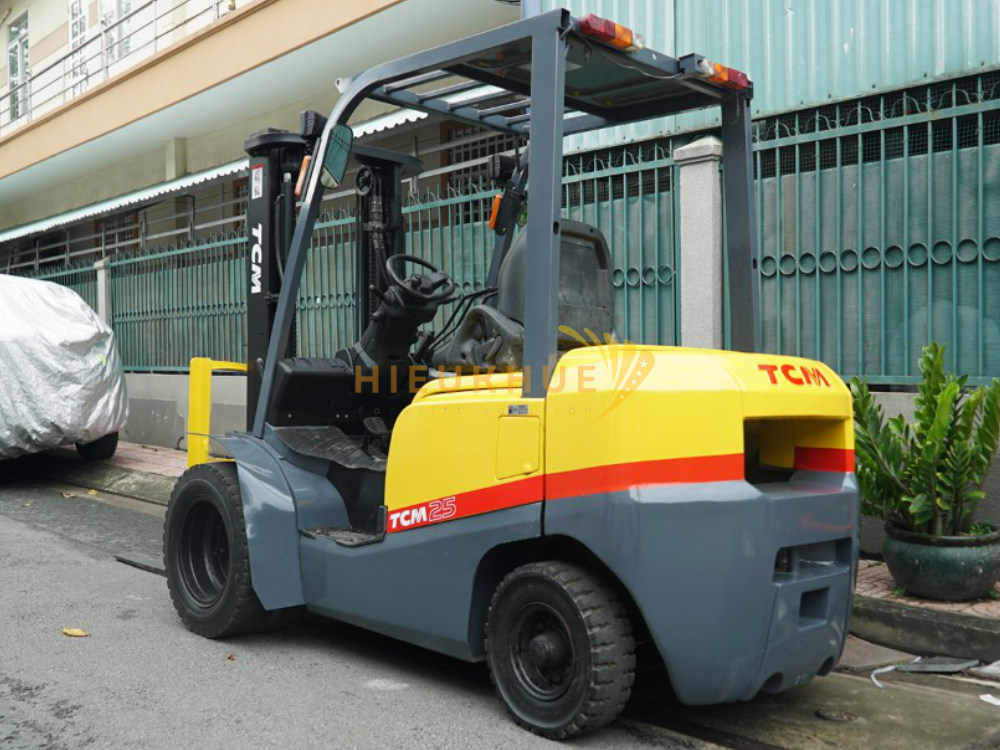 Xe nâng dầu TCM FD25T3