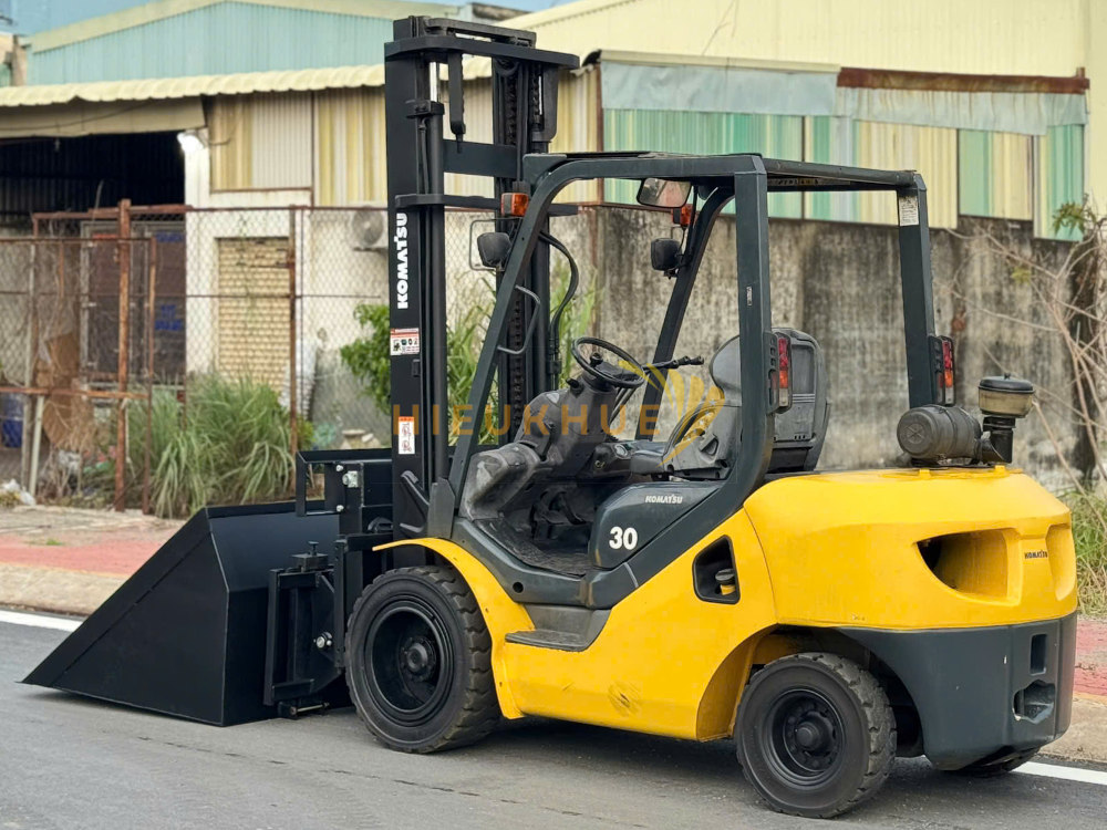 Xe nâng dầu KOMATSU FD30T-17
