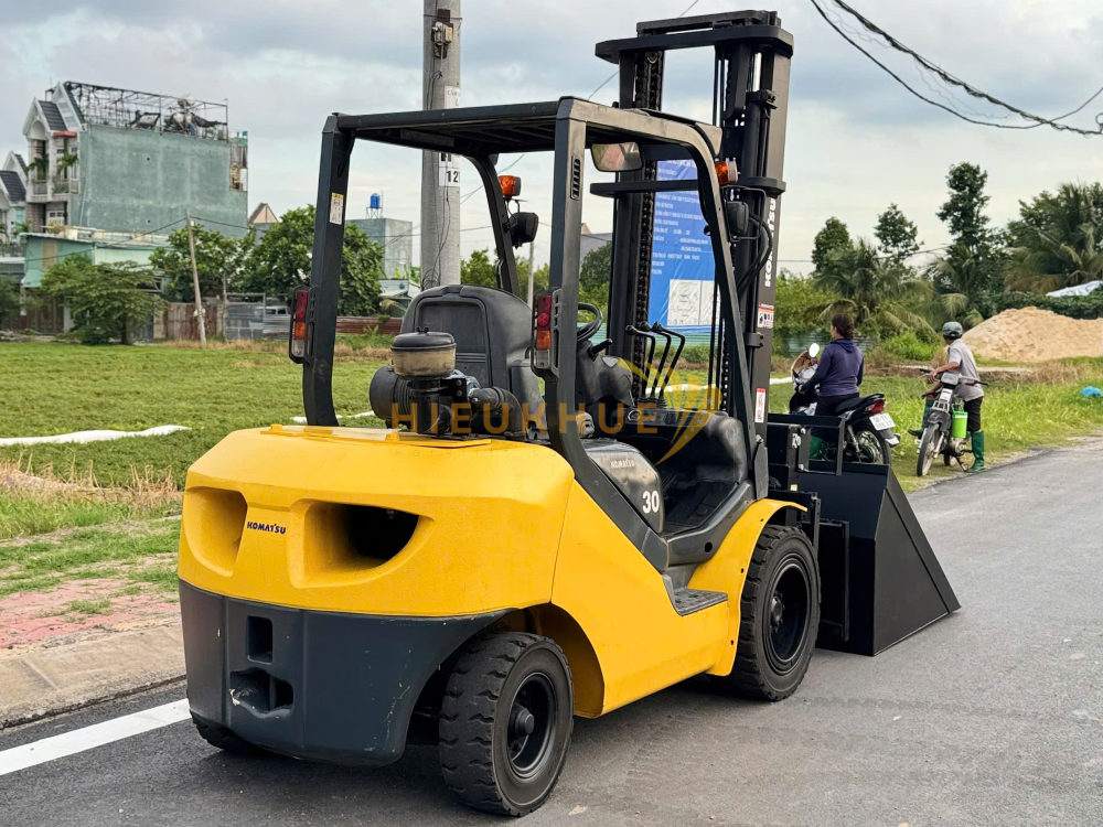 Xe nâng dầu KOMATSU FD30T-17