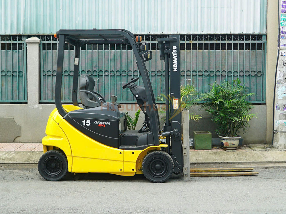 Xe nâng điện ngồi lái KOMATSU FB15-12 năm 2009, nâng cao 3m