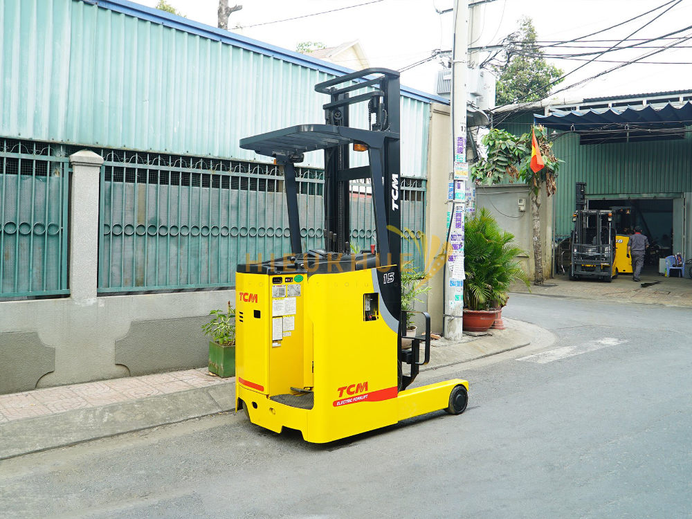 Xe nâng điện đứng lái TCM FBR15-8