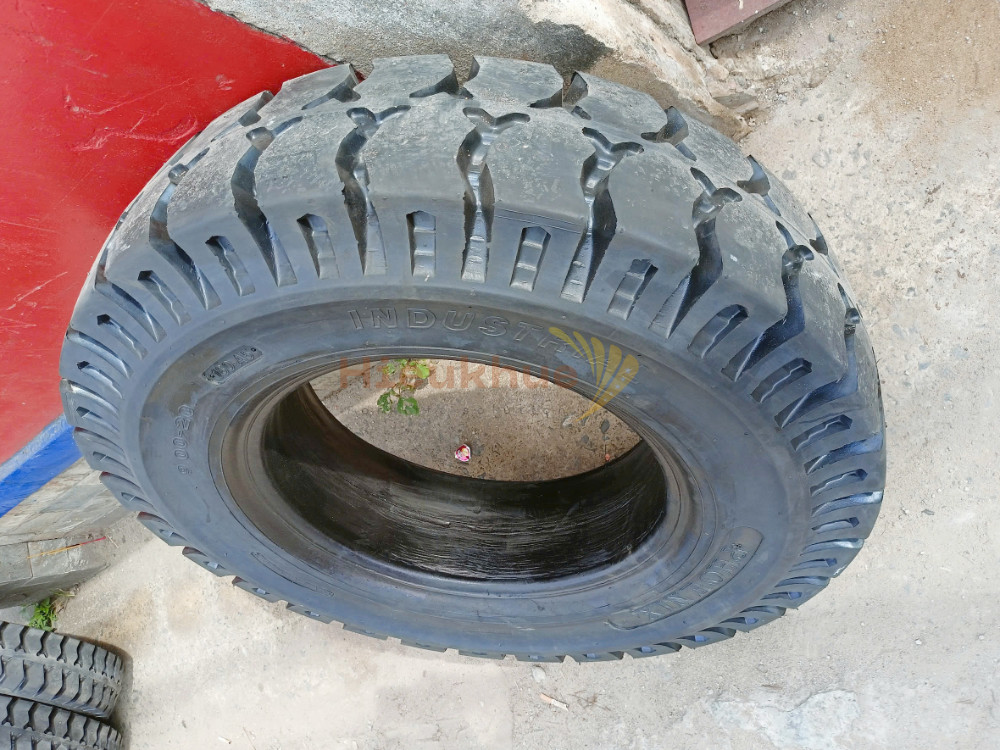 Lốp đặc xe nâng hiệu PHOENIX size 900-20 thương hiệu Thái Lan