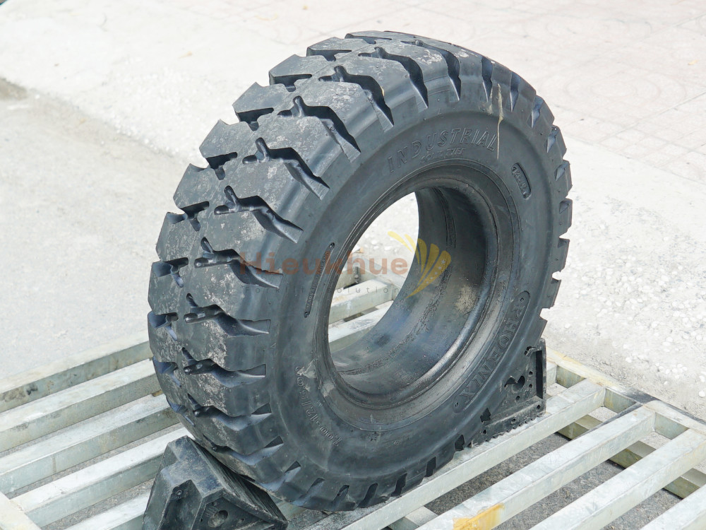 Lốp đặc xe nâng hiệu PHOENIX size 700-12 thương hiệu Thái Lan