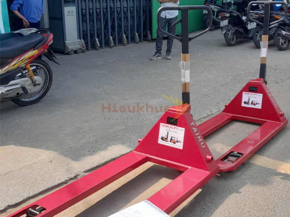 Xe nâng tay thấp 2.5 tấn TAIHU Model HTA25