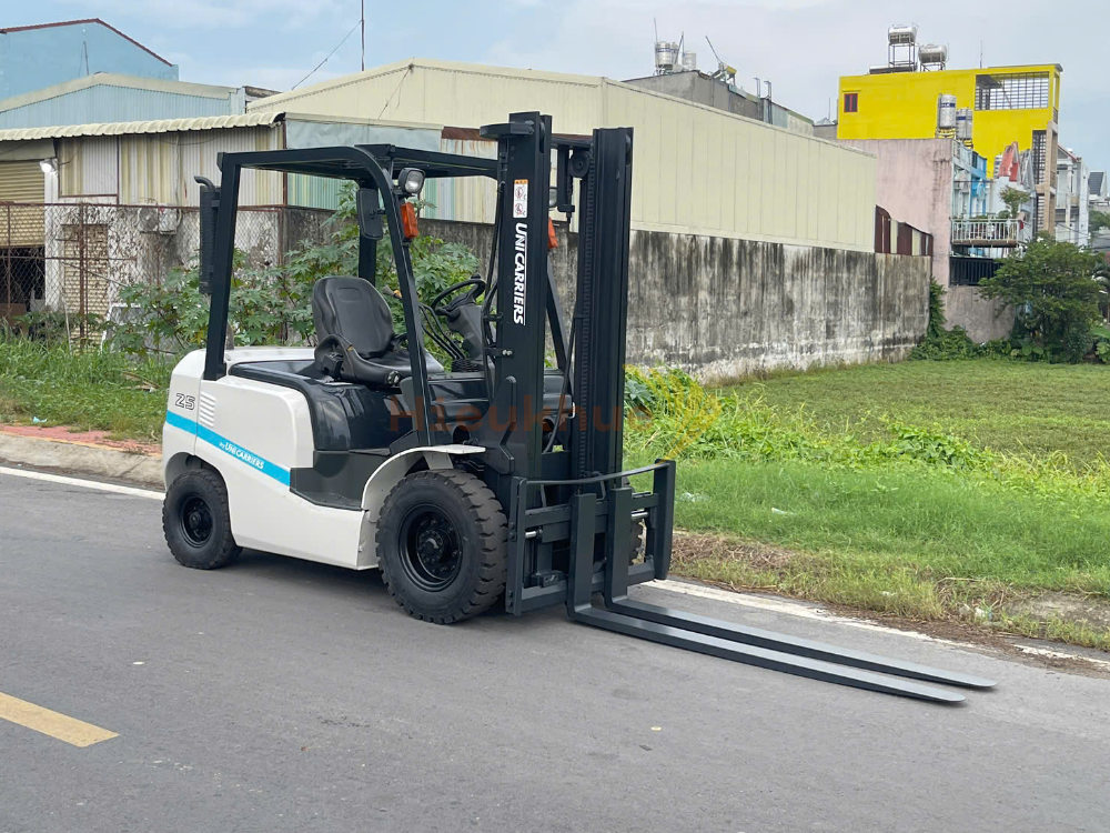 Xe nâng dầu UNICARRIERS FD25T4 lốp hơi đàn hồi tốt