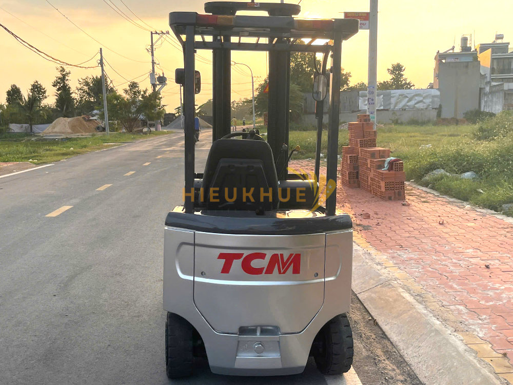 Xe nâng điện ngồi lái TCM FB15-7