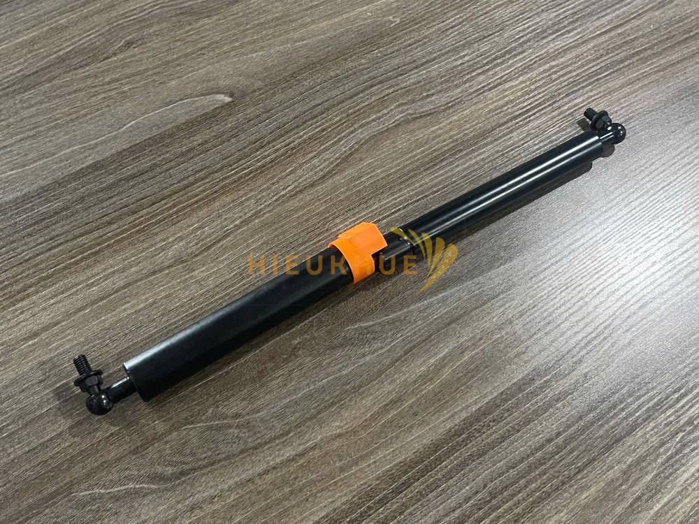 Ty giữ nắp capô xe nâng