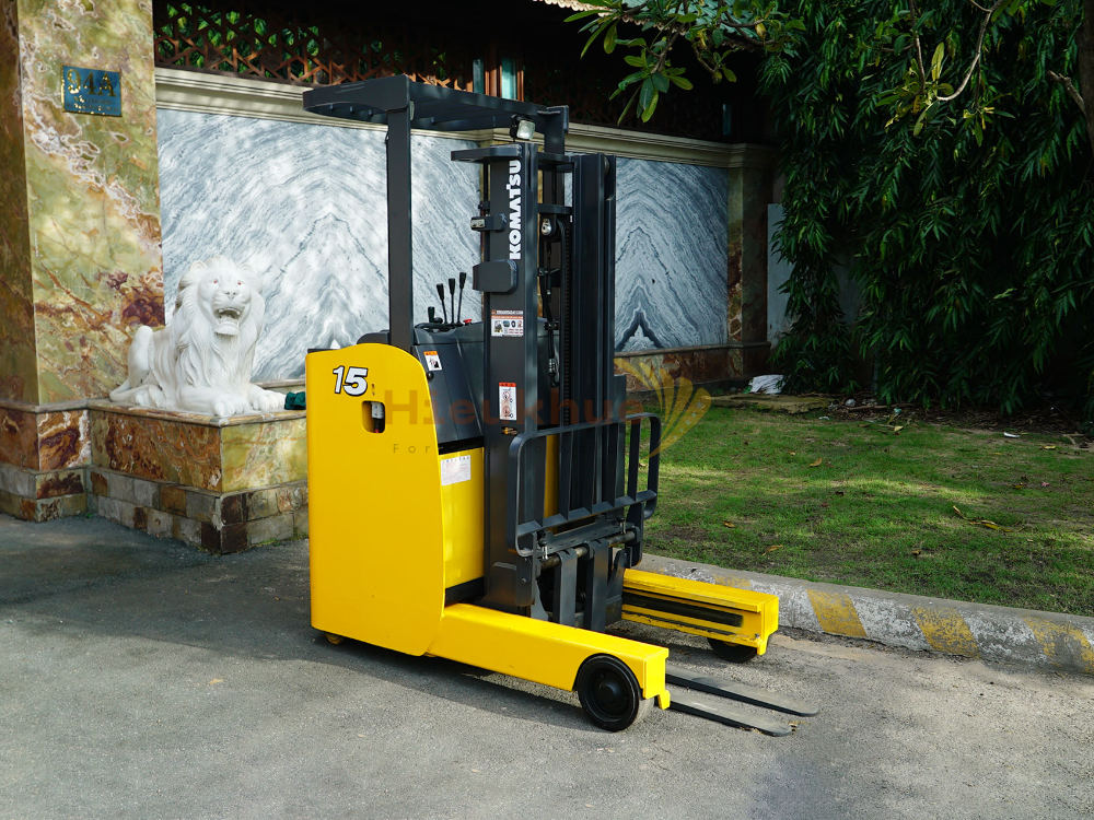 Xe nâng điện đứng lái KOMATSU FB15RS-15 năm 2014, nâng cao 3m
