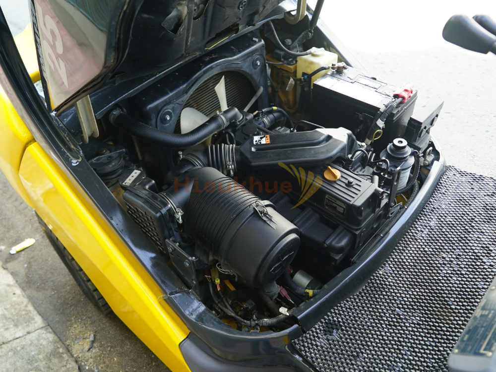 Xe nâng dầu KOMATSU FD25T-17 khung 4m 2 tầng chắc khỏe