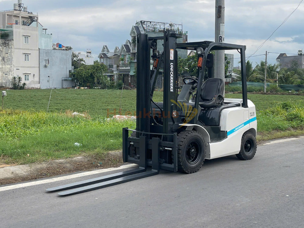 Xe nâng dầu UNICARRIERS FD25T4 lốp hơi đàn hồi tốt