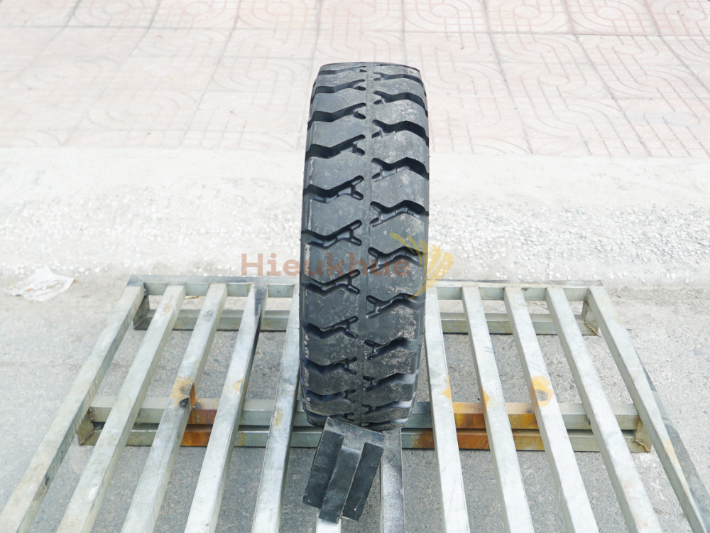 Lốp đặc xe nâng hiệu PHOENIX size 700-12 thương hiệu Thái Lan