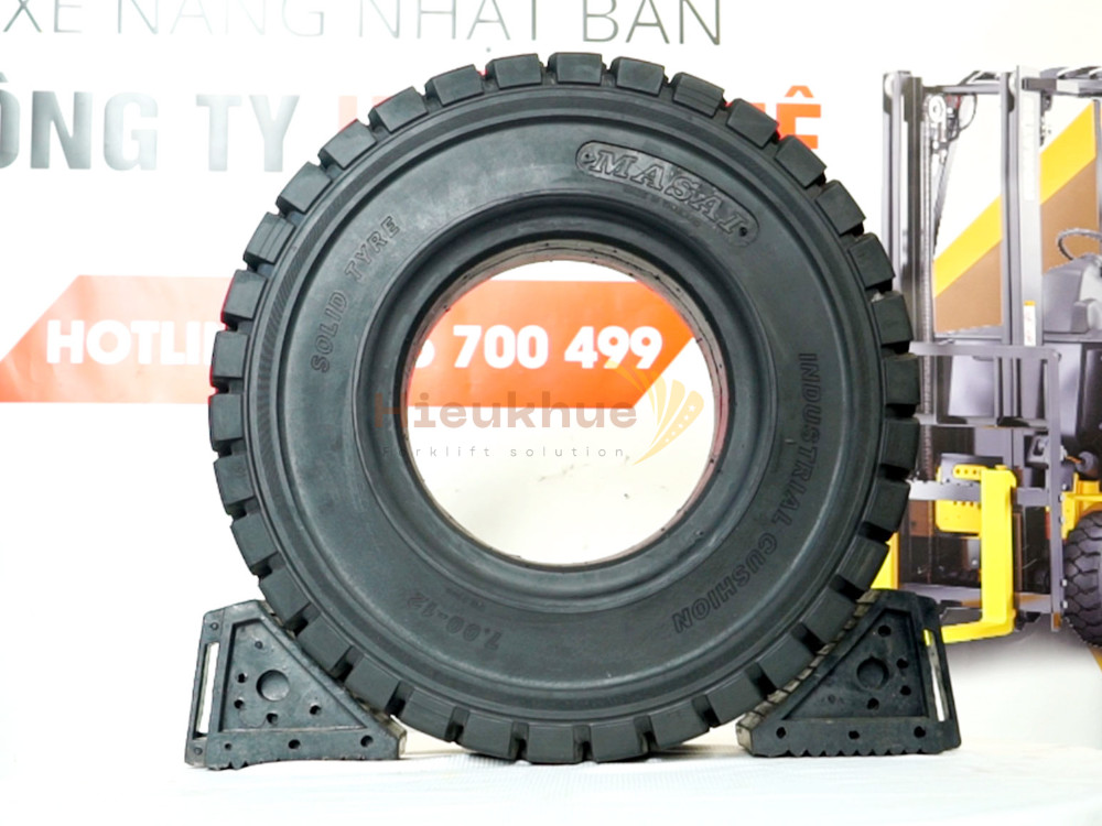 Lốp đặc xe nâng hiệu MASAI size 700-12 thương hiệu Thái Lan