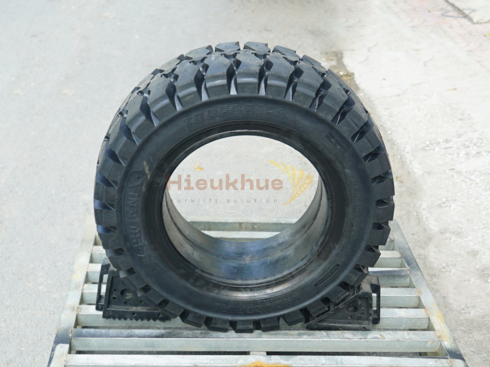 Lốp đặc xe nâng hiệu PHOENIX size 28x9-15 / 815-15 thương hiệu Thái Lan