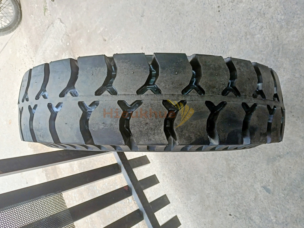 Lốp đặc xe nâng hiệu PHOENIX size 900-20 thương hiệu Thái Lan