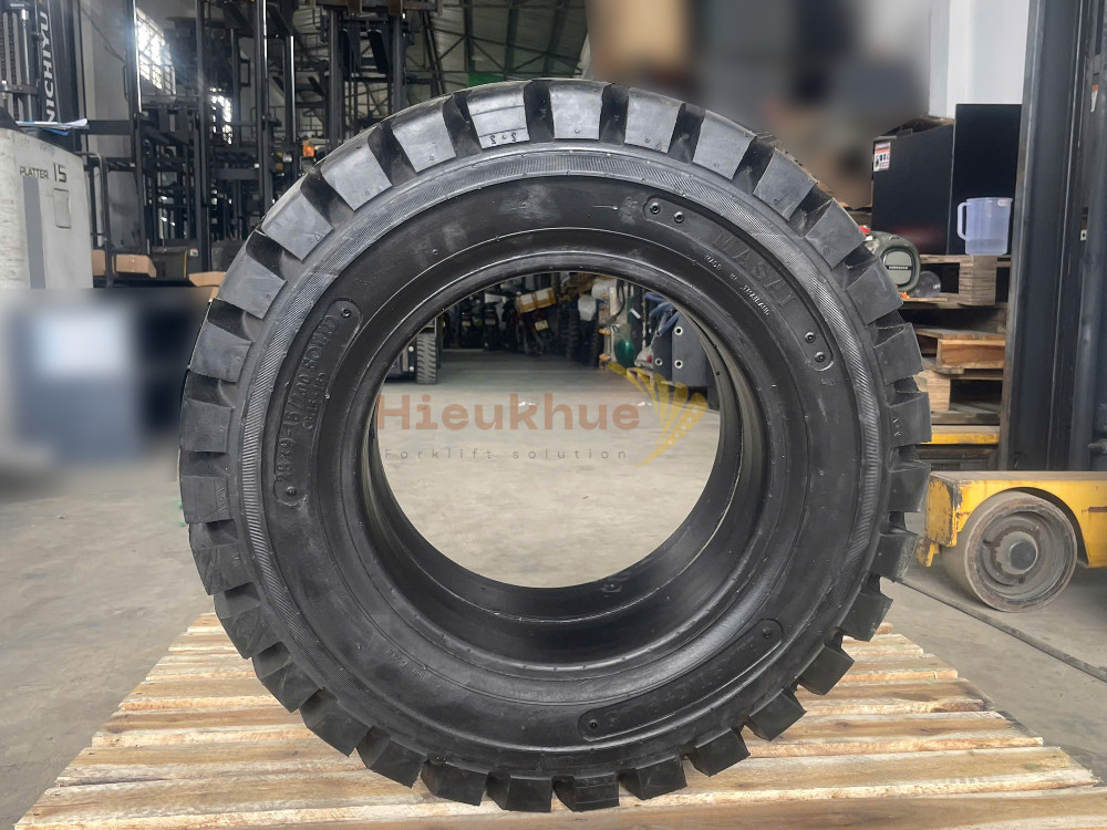 Lốp đặc xe nâng hiệu MASAI size 28x9-15 thương hiệu Thái Lan