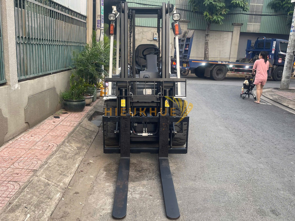 Xe nâng dầu UNICARRIERS FD30T4