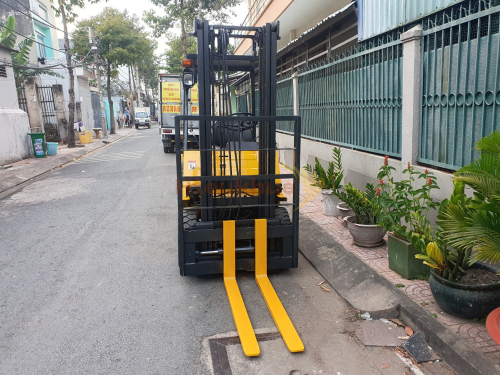 Xe nâng dầu KOMATSU FD15-1, nâng cao 3m