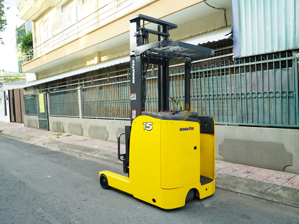 Xe nâng điện đứng lái KOMATSU FB15RL-15 năm 2014, nâng cao 4.5m