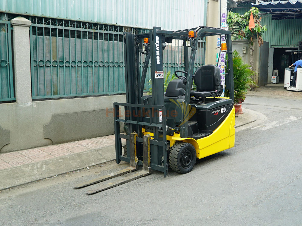 Xe nâng điện ngồi lái KOMATSU FB09M-12