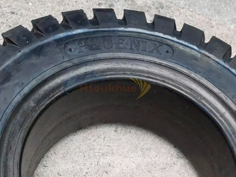 Lốp đặc xe nâng hiệu PHOENIX size 700-15 thương hiệu Thái Lan