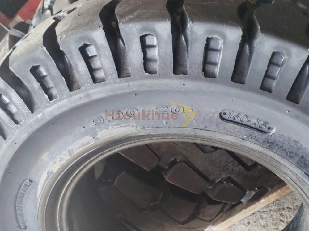 Lốp đặc xe nâng hiệu PHOENIX size 900-20 thương hiệu Thái Lan