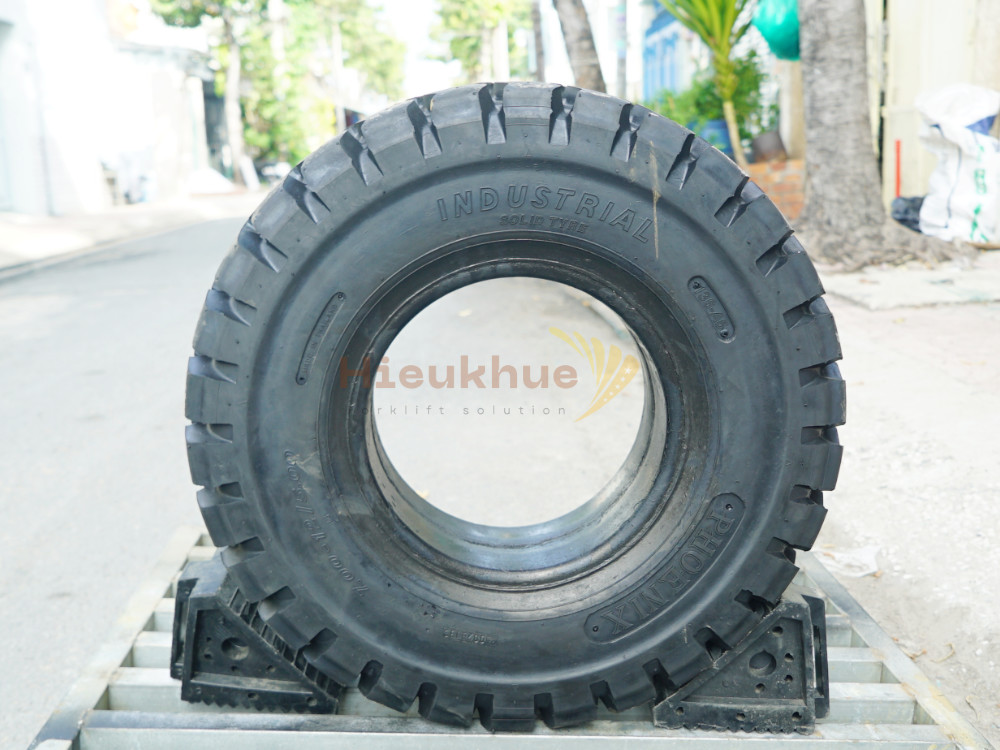 Lốp đặc xe nâng hiệu PHOENIX size 700-12 thương hiệu Thái Lan