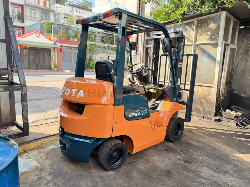 Xe nâng dầu TOYOTA 42-7FGK20 năm 1999, nâng cao 3m