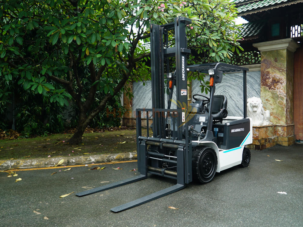 Xe nâng điện ngồi lái UNICARRIERS FB30-8 dịch càng tiện lợi