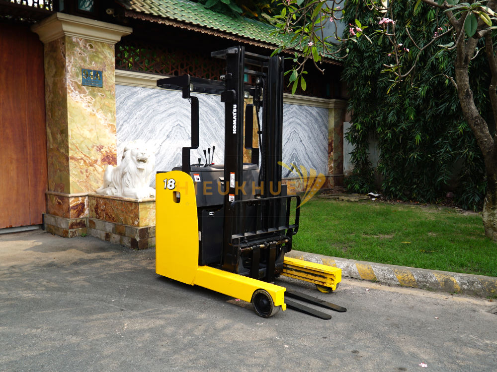 Xe nâng điện đứng lái KOMATSU FB18RL-15