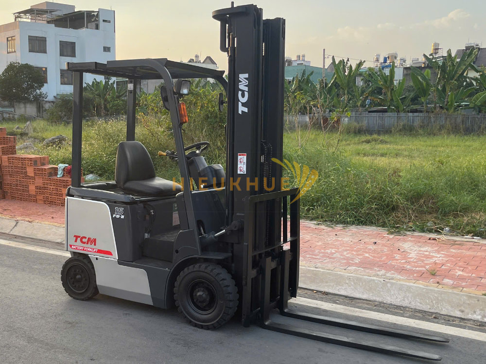 Xe nâng điện ngồi lái TCM FB15-7