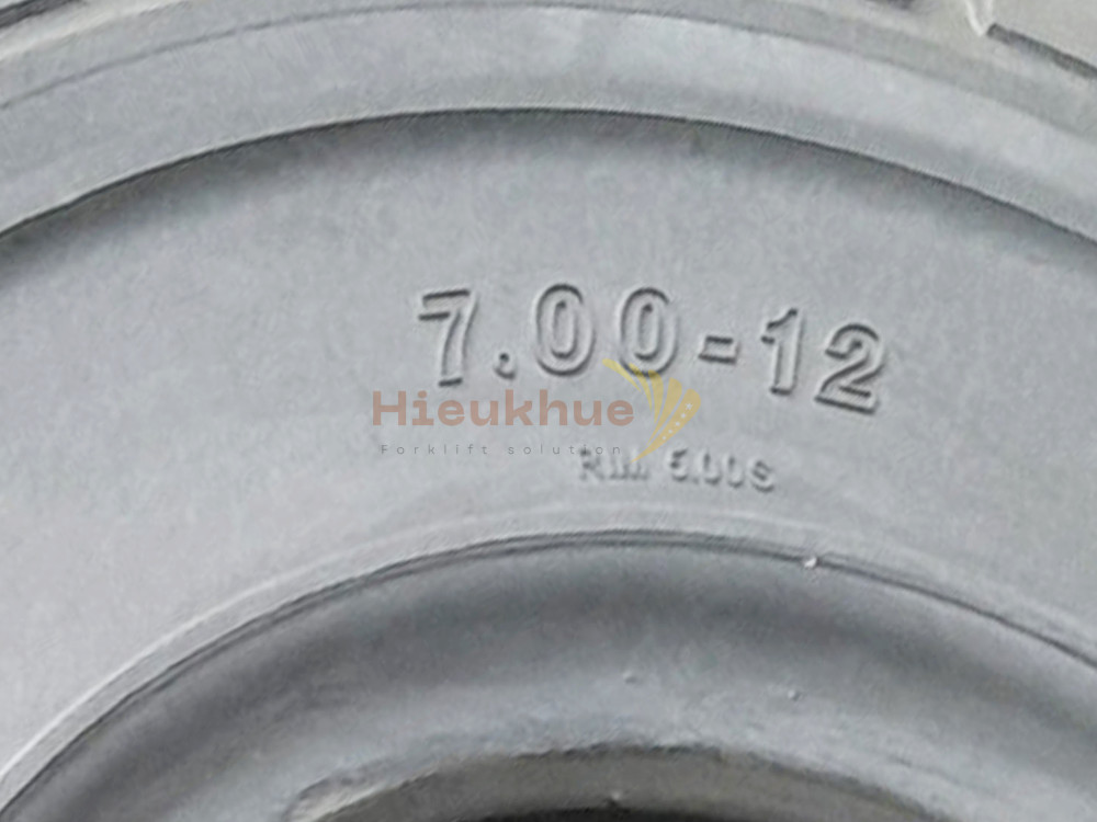Lốp đặc xe nâng hiệu MASAI size 700-12 thương hiệu Thái Lan