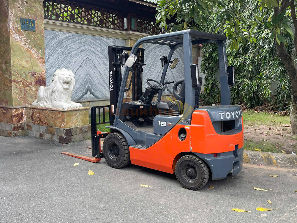 Xe nâng dầu TOYOTA 42-8FDL18