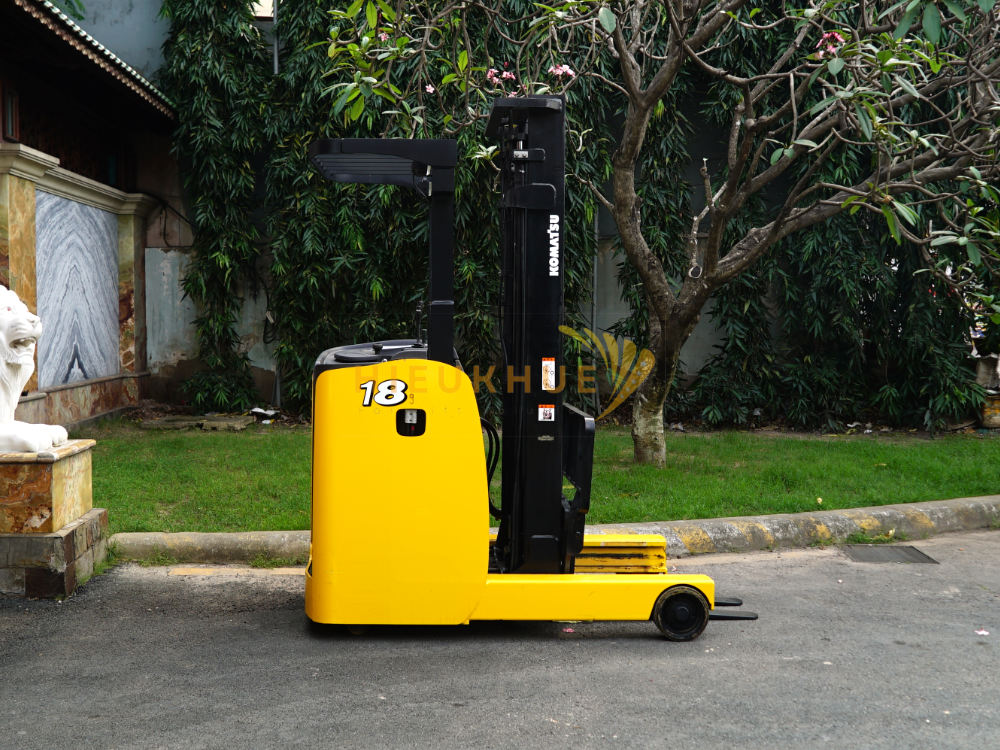 Xe nâng điện đứng lái KOMATSU FB18RL-15