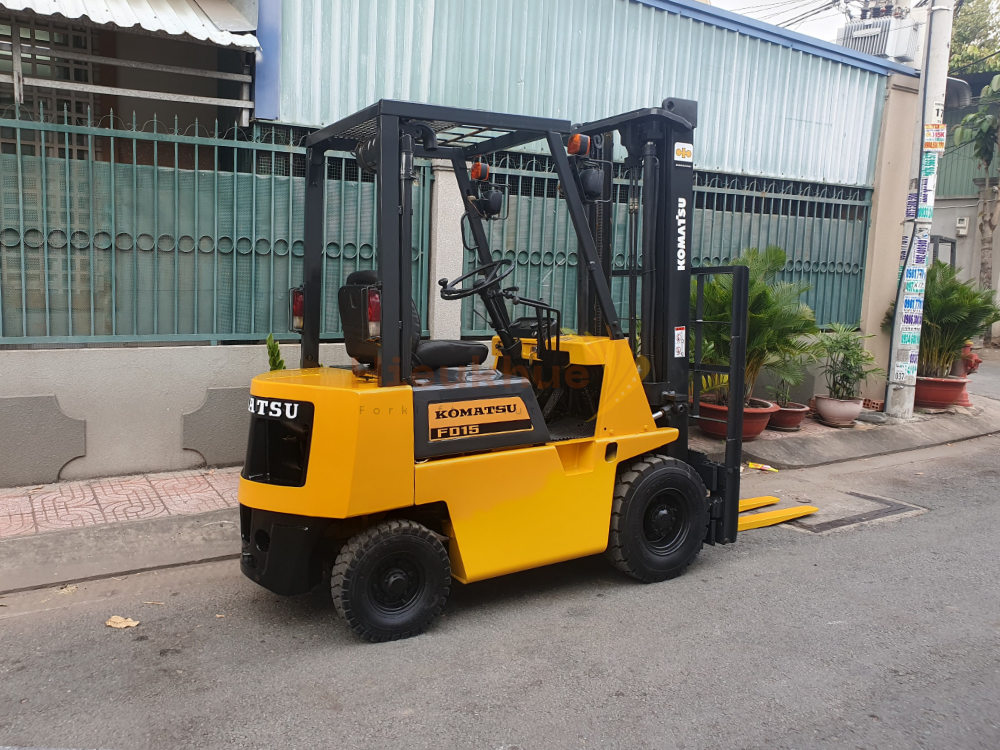 Xe nâng dầu KOMATSU FD15-1, nâng cao 3m