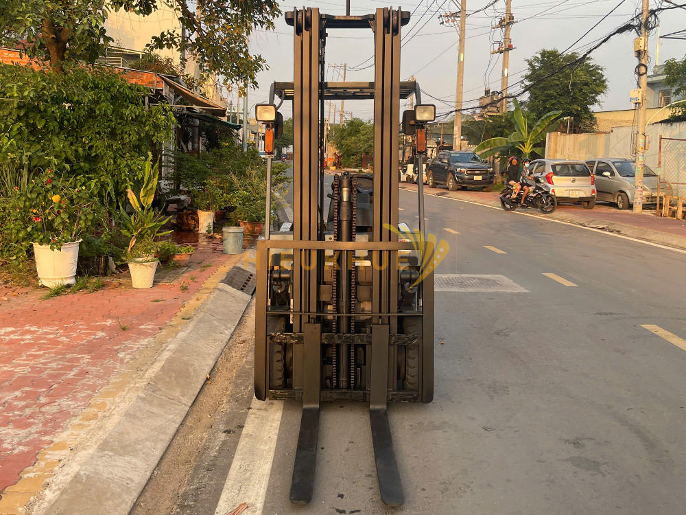 Xe nâng điện ngồi lái TCM FB15-7