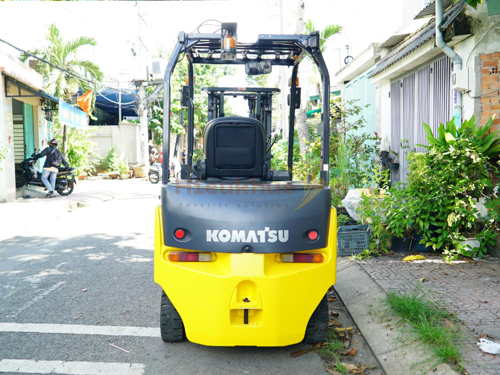 Xe nâng điện ngồi lái KOMATSU FE25-1 sẵn chức năng dịch giá