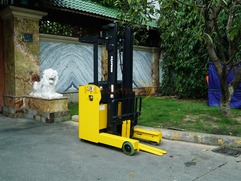 Xe nâng điện đứng lái KOMATSU FB13RS-15 năm 2021, nâng cao 4m