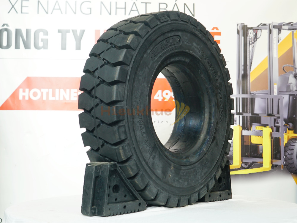 Lốp đặc xe nâng hiệu MASAI size 700-12 thương hiệu Thái Lan